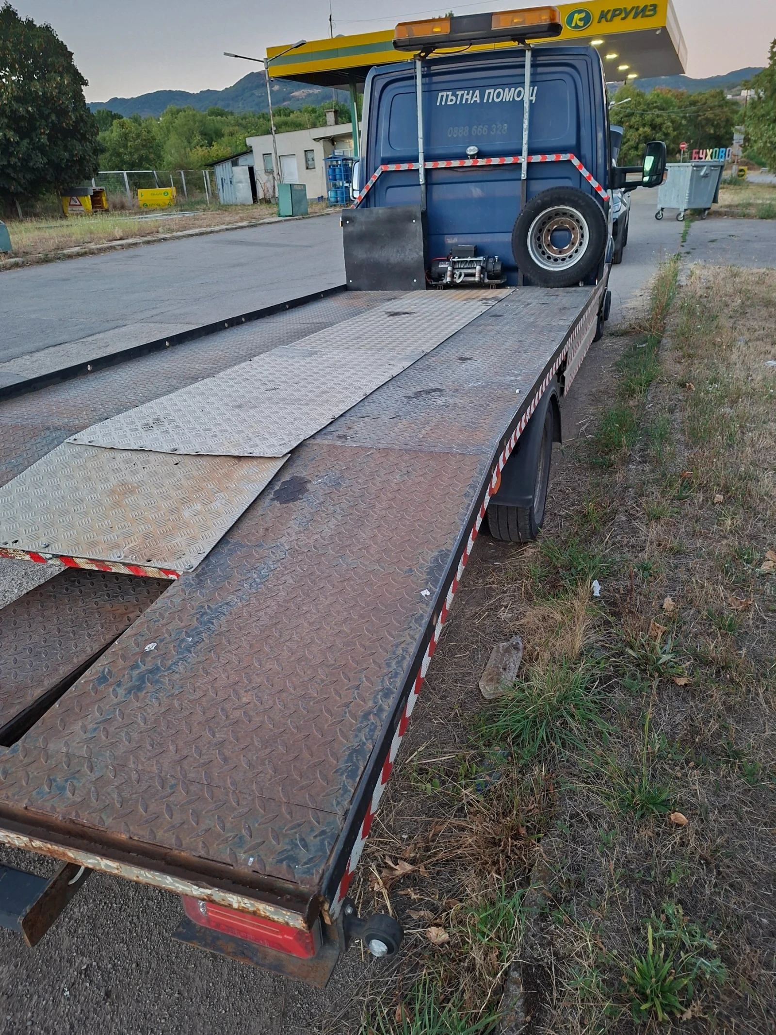 VW Crafter 2.5 d специален, снимка 6 - Бусове и автобуси - 56157366
