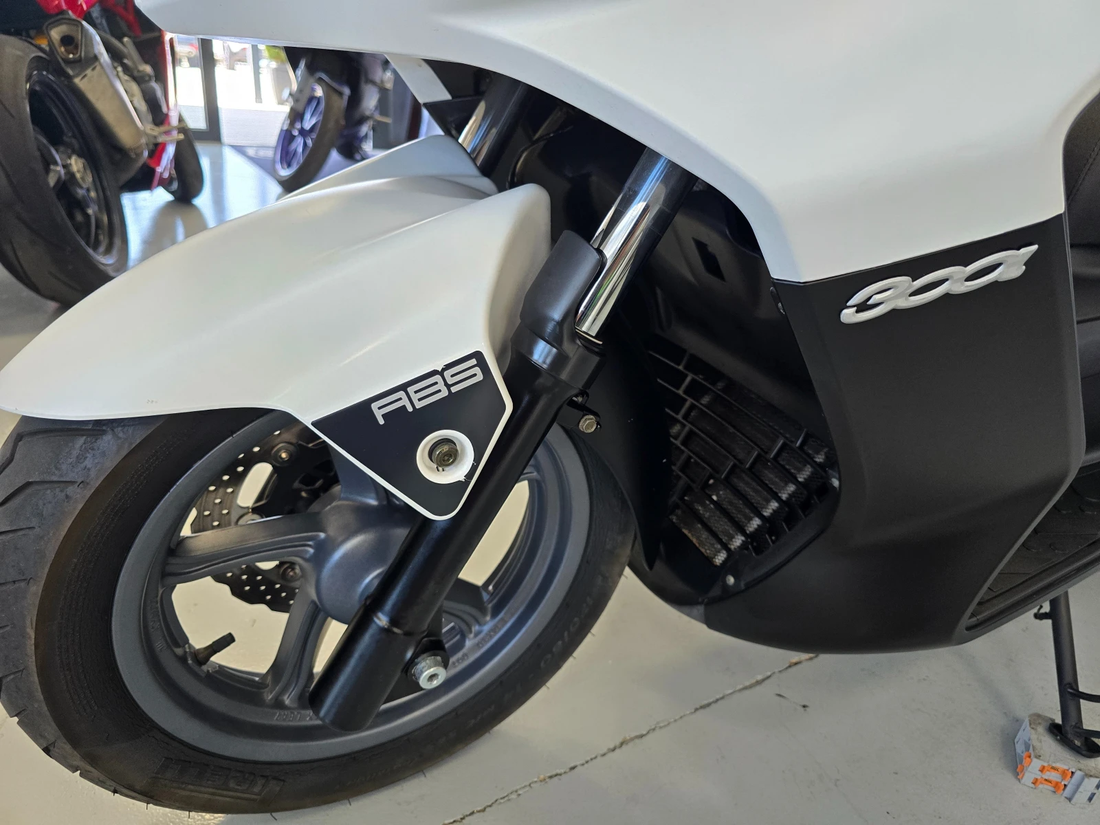 Kymco Downtown 300ie, ABS, 2015г., снимка 8 - Мотоциклети и мототехника - 54884305