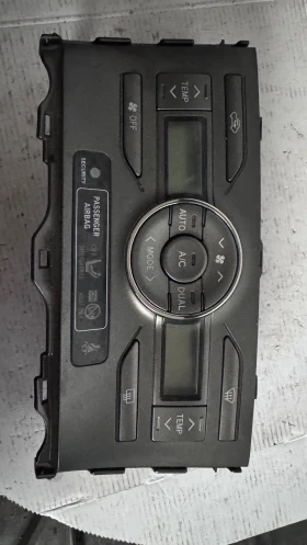       /  /  a Toyota Auris - 55900-02220-B