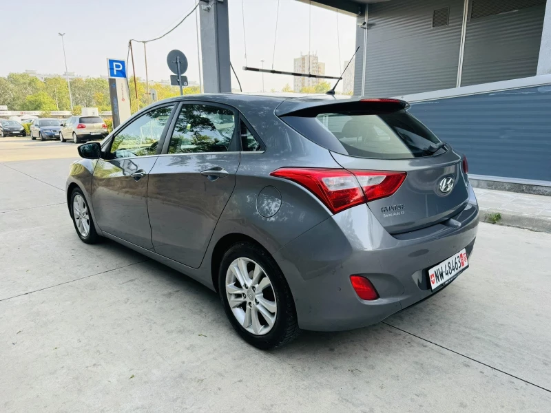 Hyundai I30 1.6i Automat, снимка 6 - Автомобили и джипове - 47137433