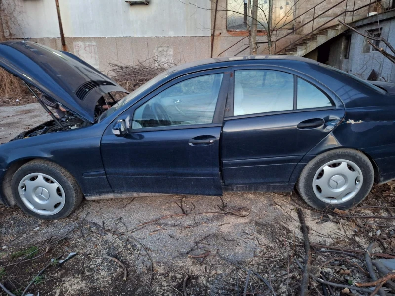 Mercedes-Benz C 220, снимка 2 - Автомобили и джипове - 49533353