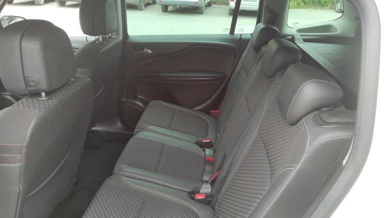 Opel Zafira 1.6 BENZIN EURO 6B, снимка 11 - Автомобили и джипове - 50274062