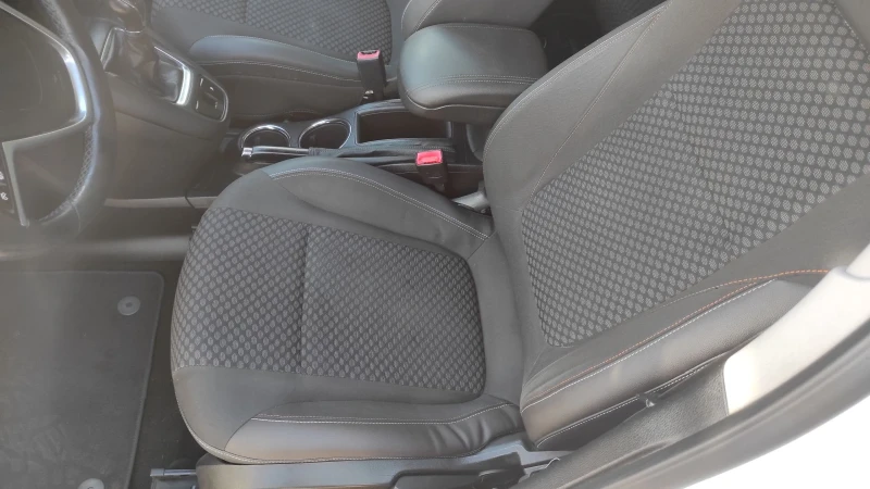 Opel Zafira 1.6 BENZIN EURO 6B, снимка 12 - Автомобили и джипове - 50274062