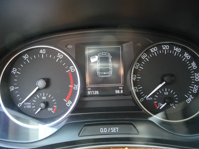 Skoda Fabia 1.0 MPI/LPG, снимка 10 - Автомобили и джипове - 50979453