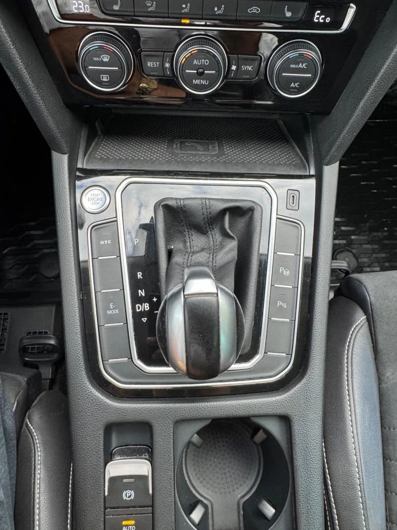 VW Passat Variant GTE B8 facelift 2020, снимка 14 - Автомобили и джипове - 52657387