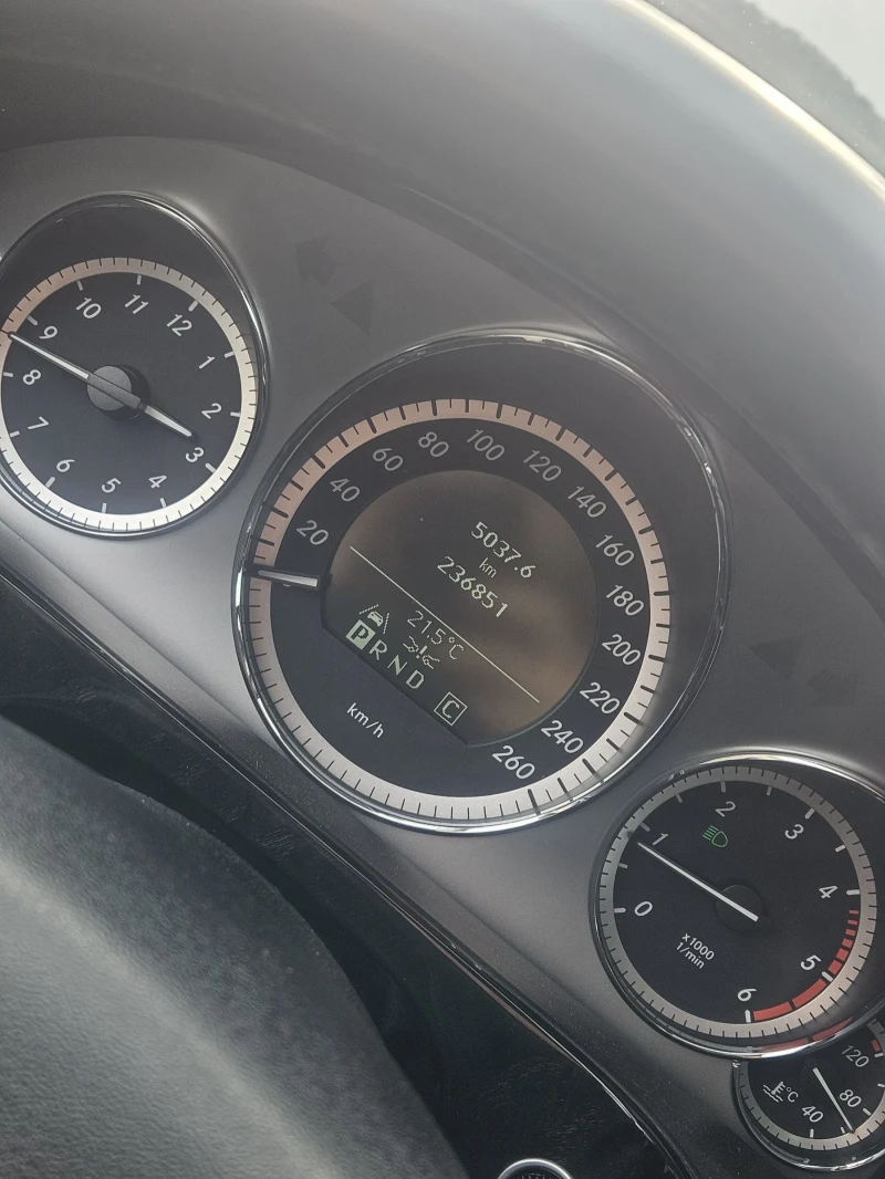 Mercedes-Benz E 220 Avantgarde LED Distronic Adaptiv XENON ACC CAMERA, снимка 17 - Автомобили и джипове - 52159418