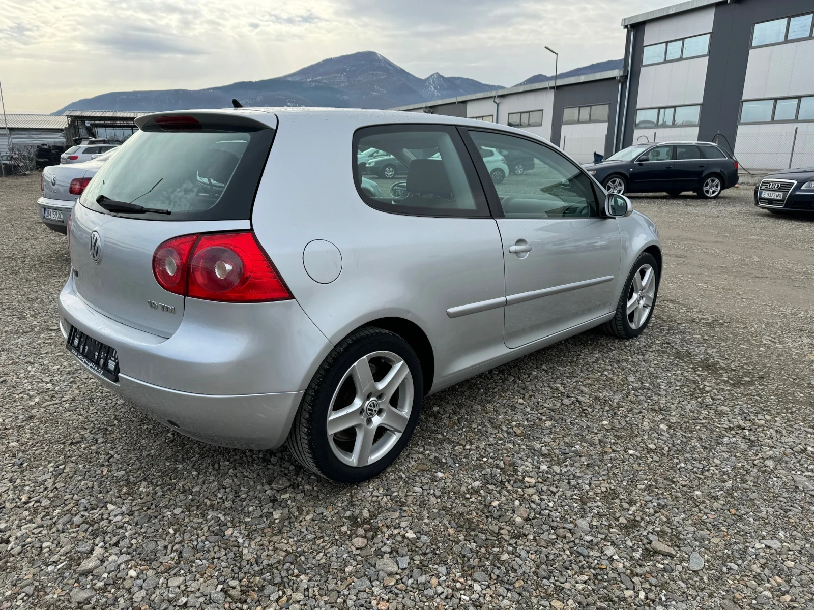 VW Golf 1.9TDI 105ks. Lizing Bez Dokazvane na Dohodi - изображение 3