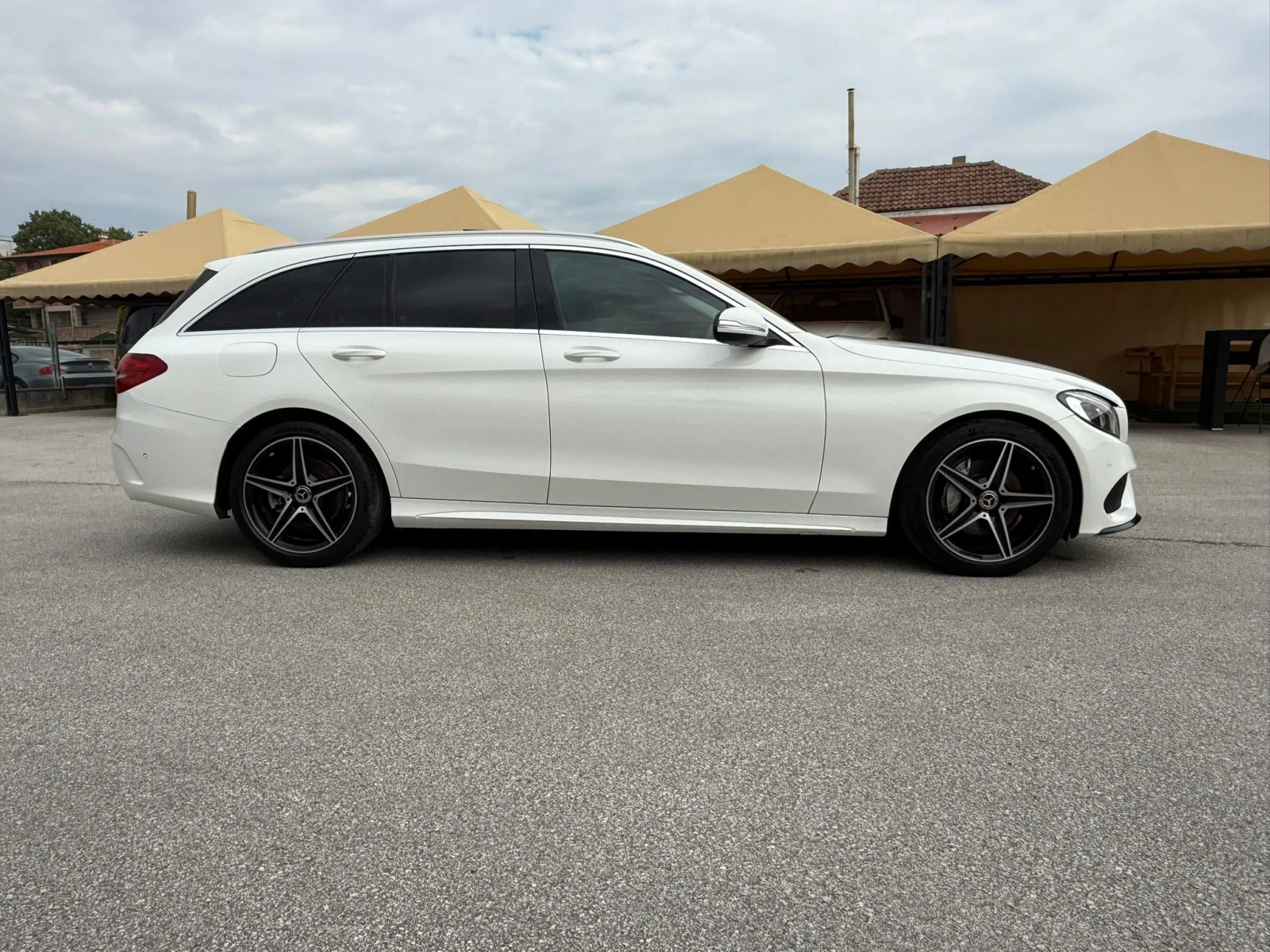 Mercedes-Benz C 220 d AMG PREMIUM NIGHT PACK !! 100% РЕАЛНИ КИЛОМЕТРИ - изображение 4