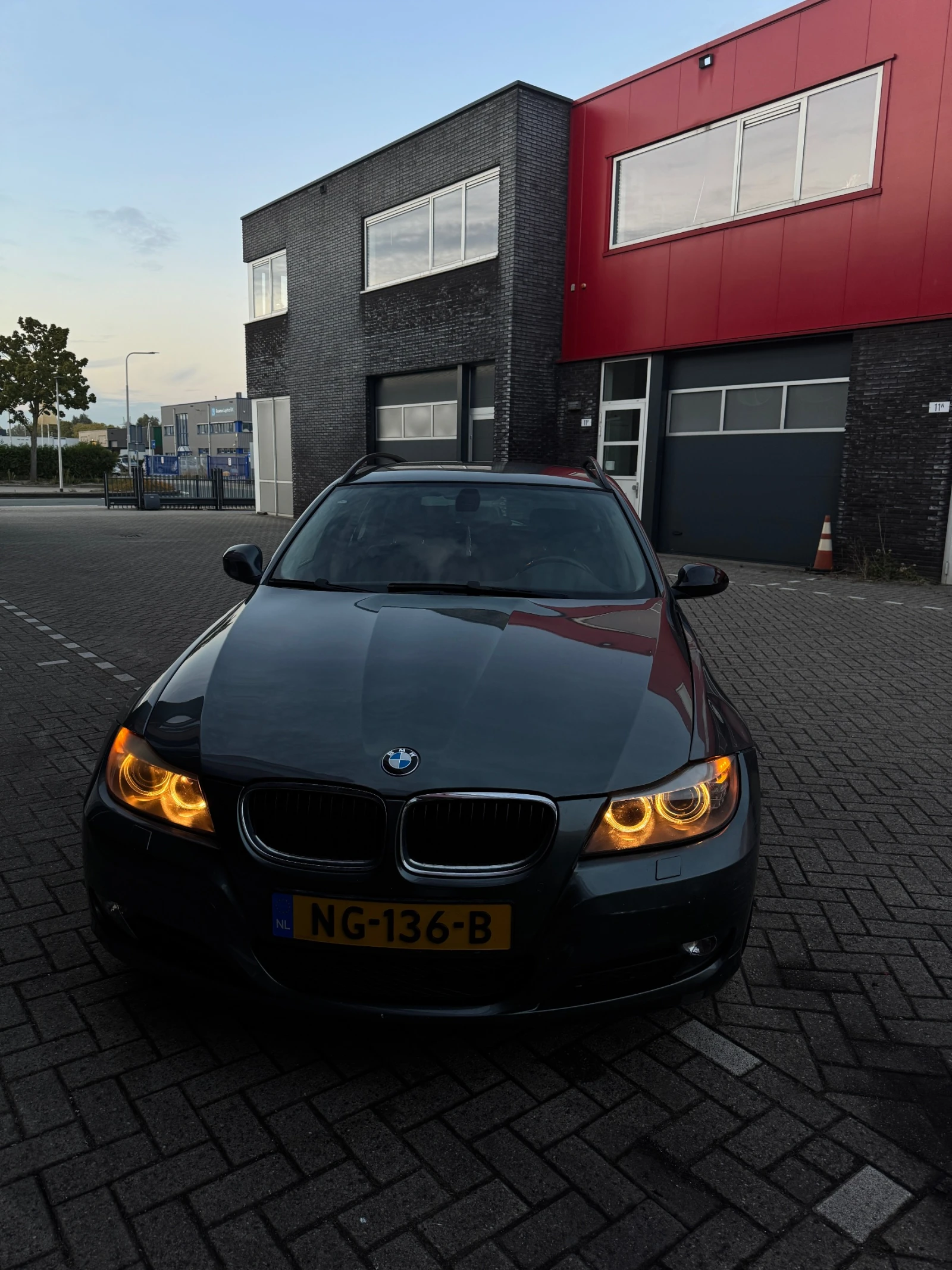 BMW 318 E91 LCI - изображение 10