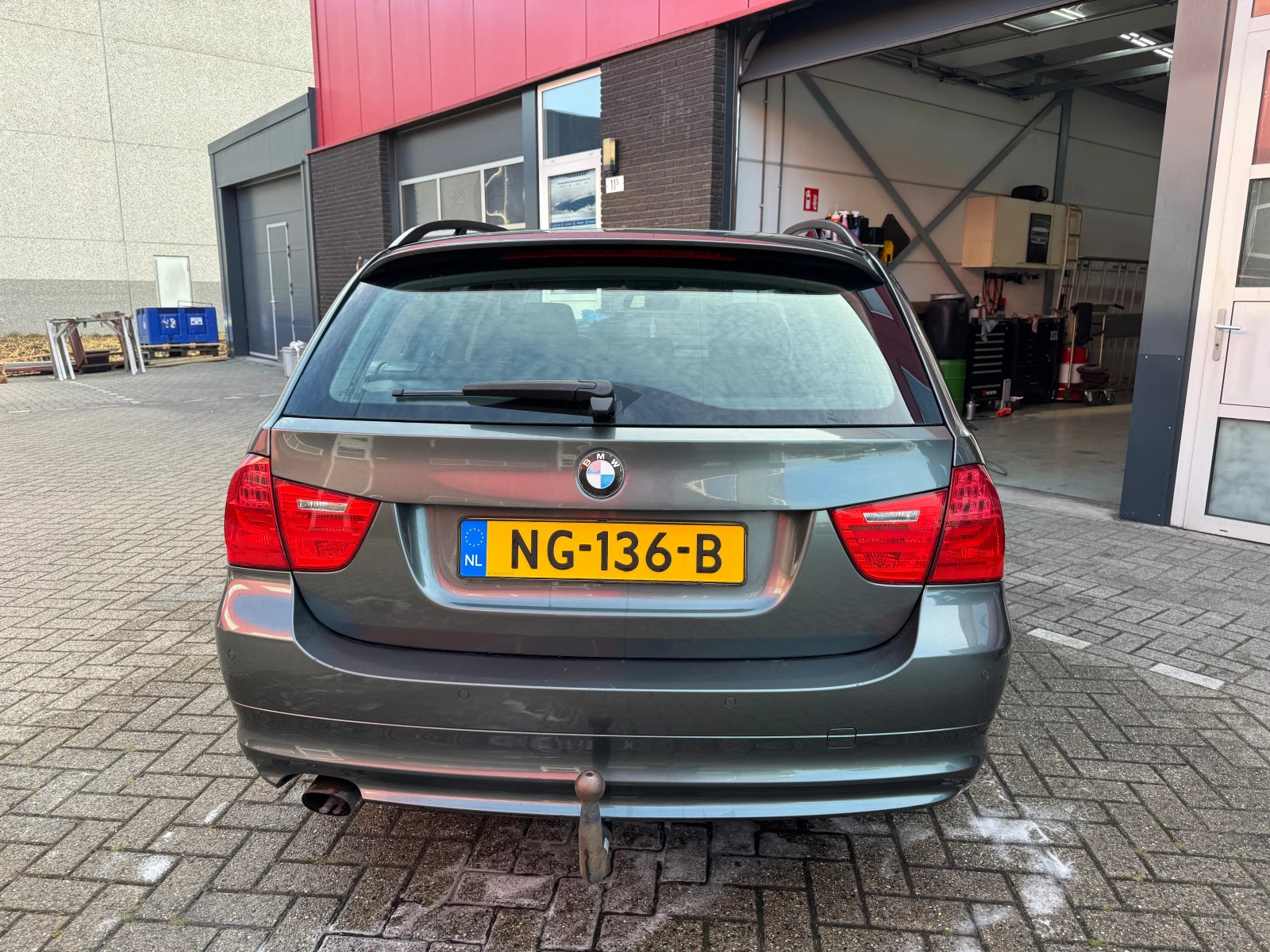 BMW 318 E91 LCI - изображение 3