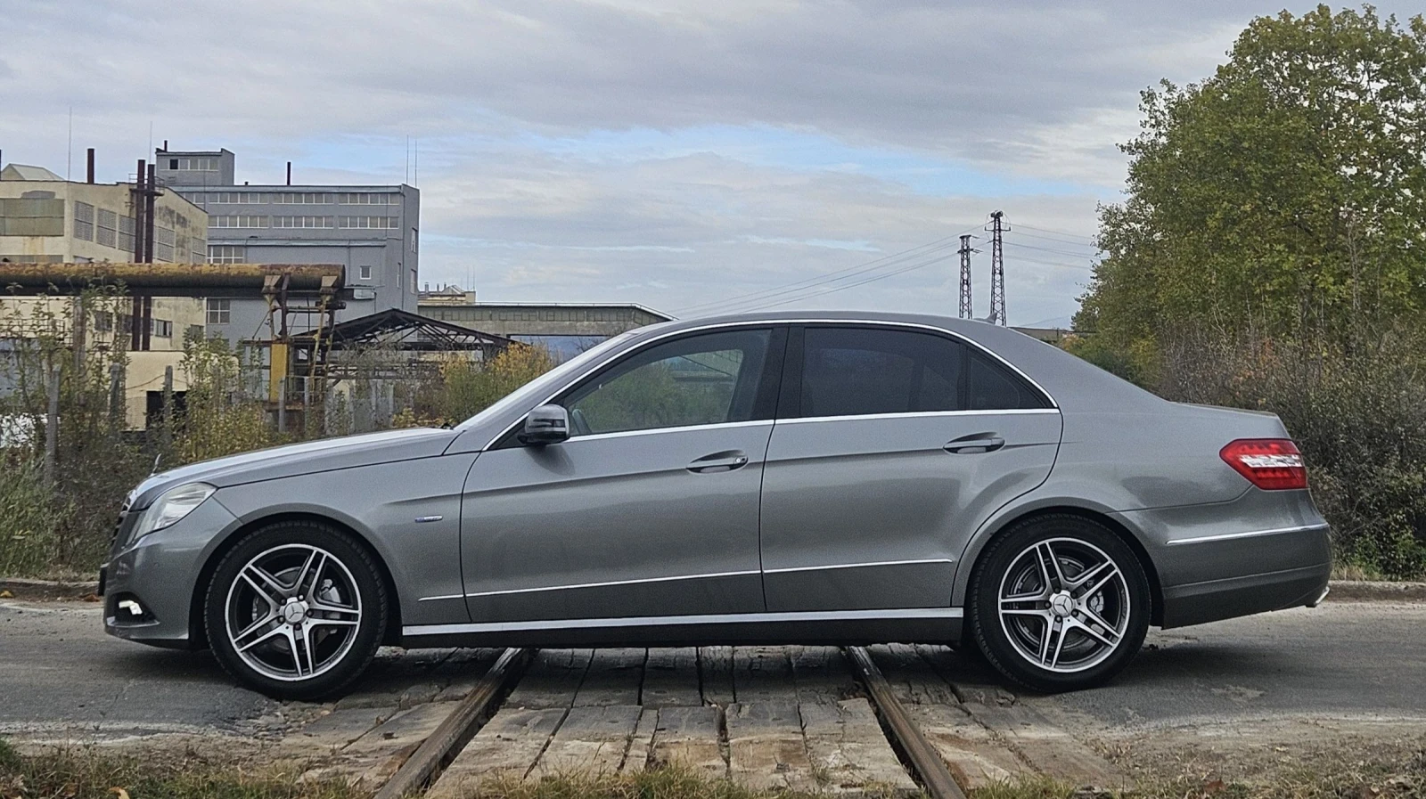 Mercedes-Benz E 220 Avantgarde Distronic LED Adaptiv XENON NAVI CAMERA - изображение 4