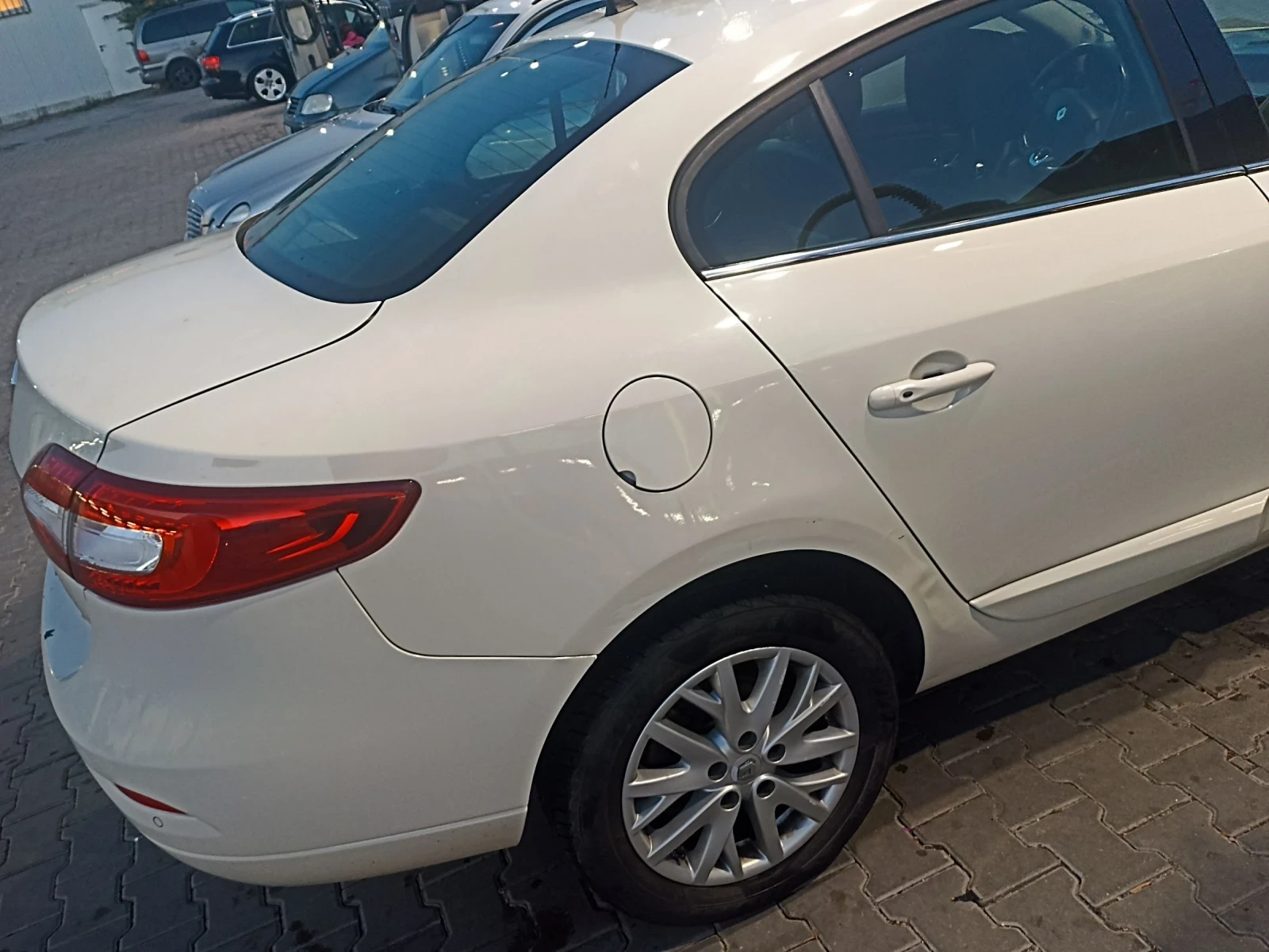 Renault Fluence 1.5 - изображение 3