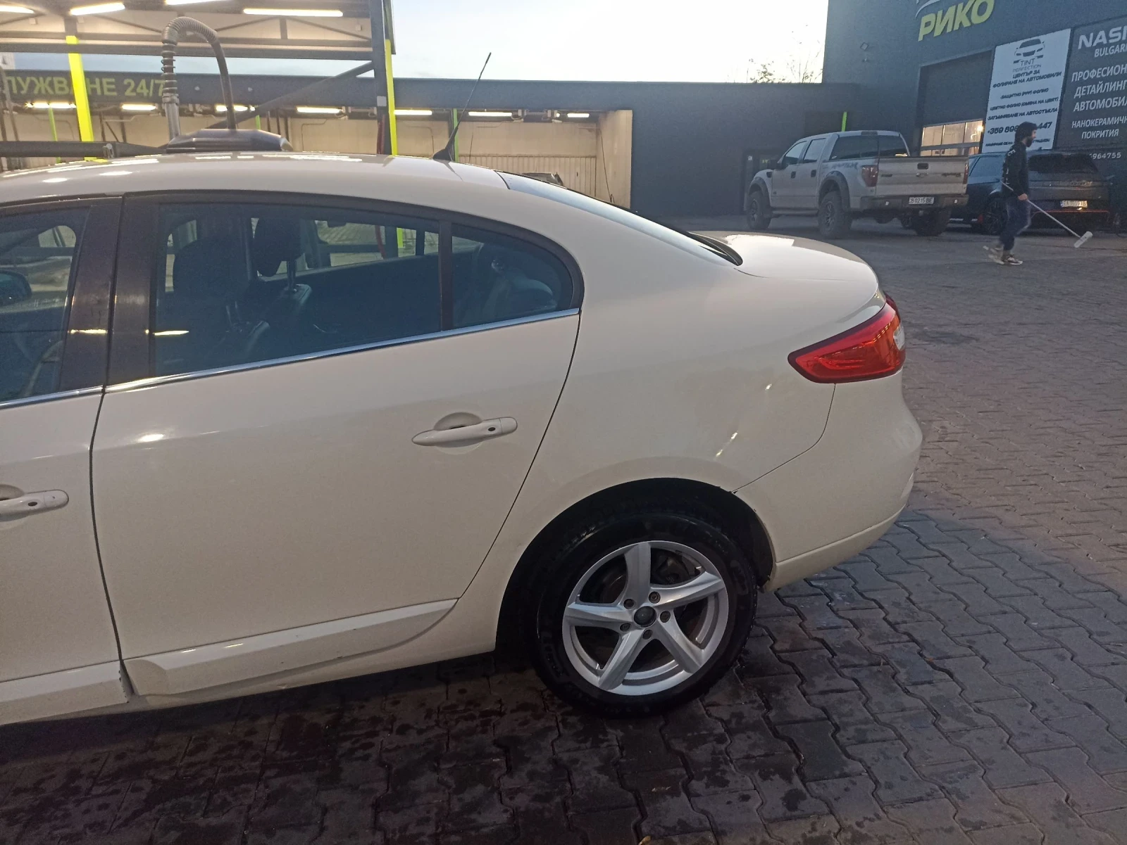 Renault Fluence 1.5 - изображение 5