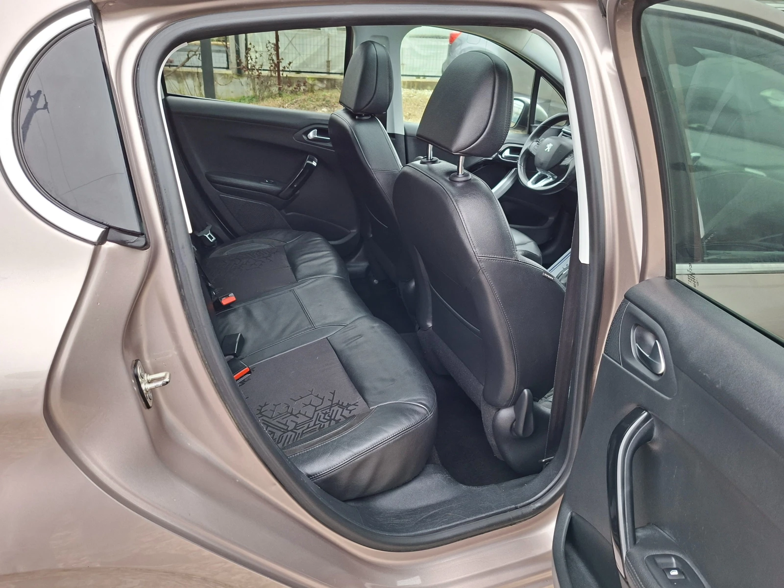 Peugeot 208 1.6 eHDI navi | Mobile.bg � ����������� 11