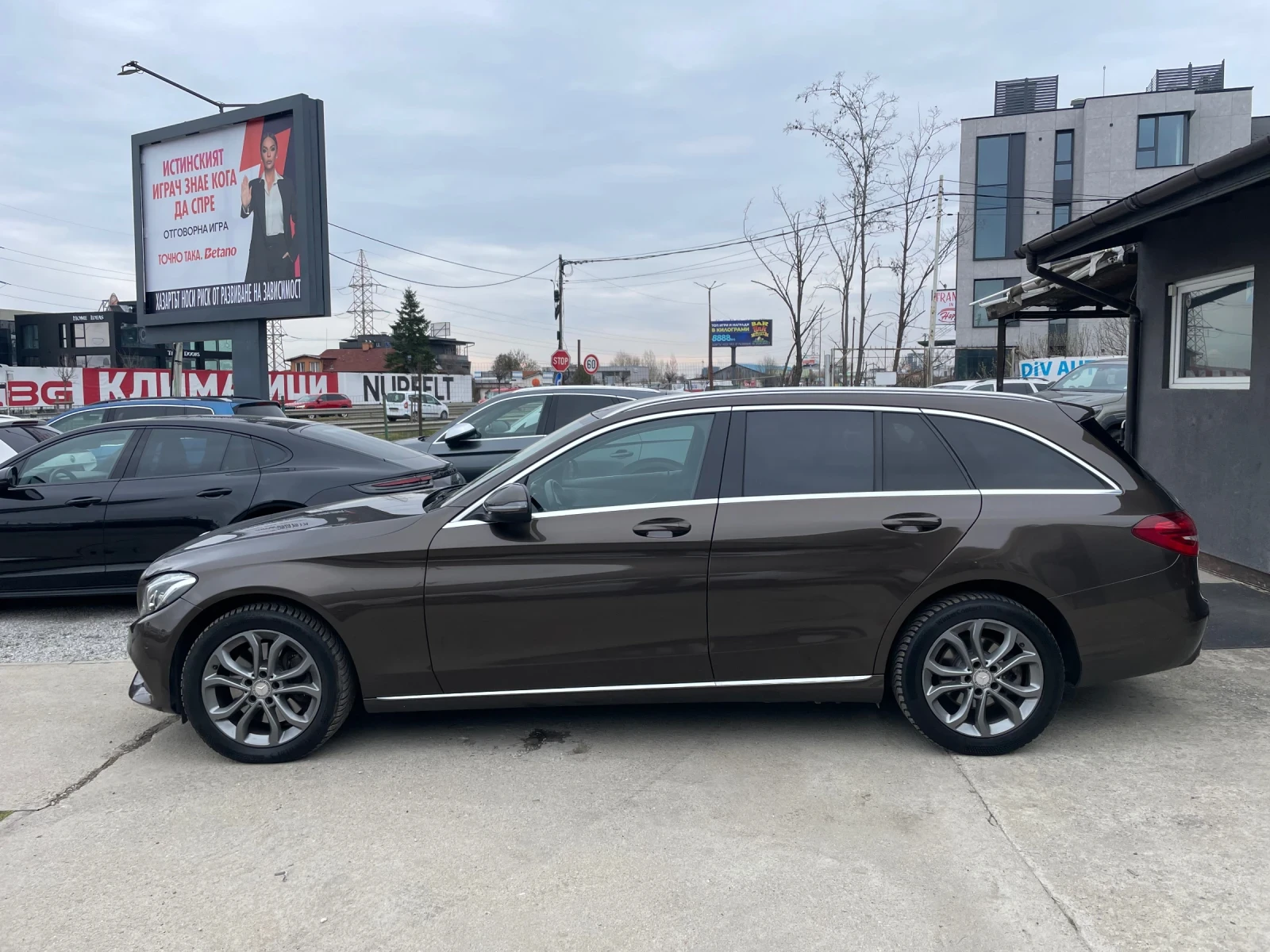 Mercedes-Benz C 250 4matic head -up  автоматик Швейцария, снимка 2 - Автомобили и джипове - 54068640