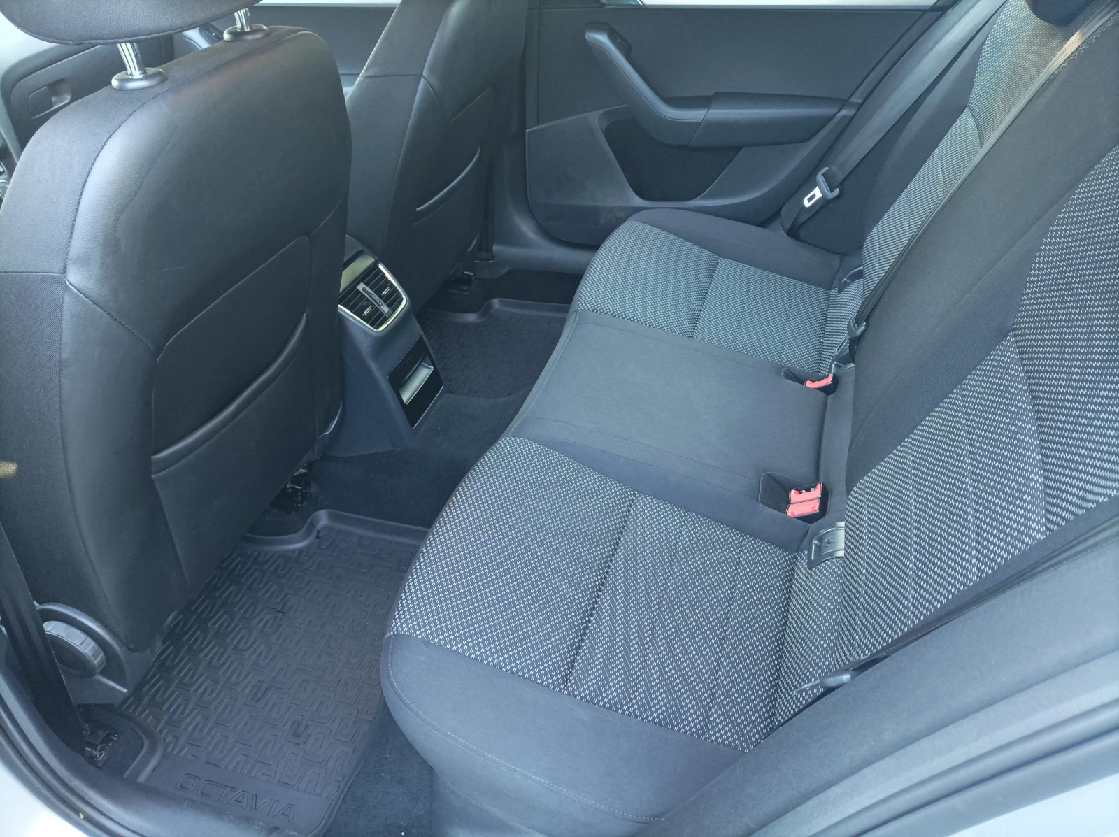 Skoda Octavia, снимка 6 - Автомобили и джипове - 54711678