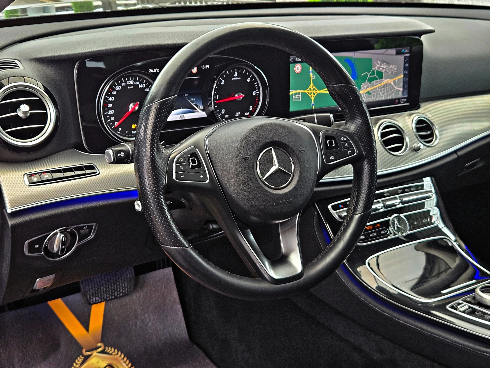 Mercedes-Benz E 200 AMG/DISTRON/CAMERA/�������/CAR PLAY/AMBIENT/LIZING | Mobile.bg � ����������� 11