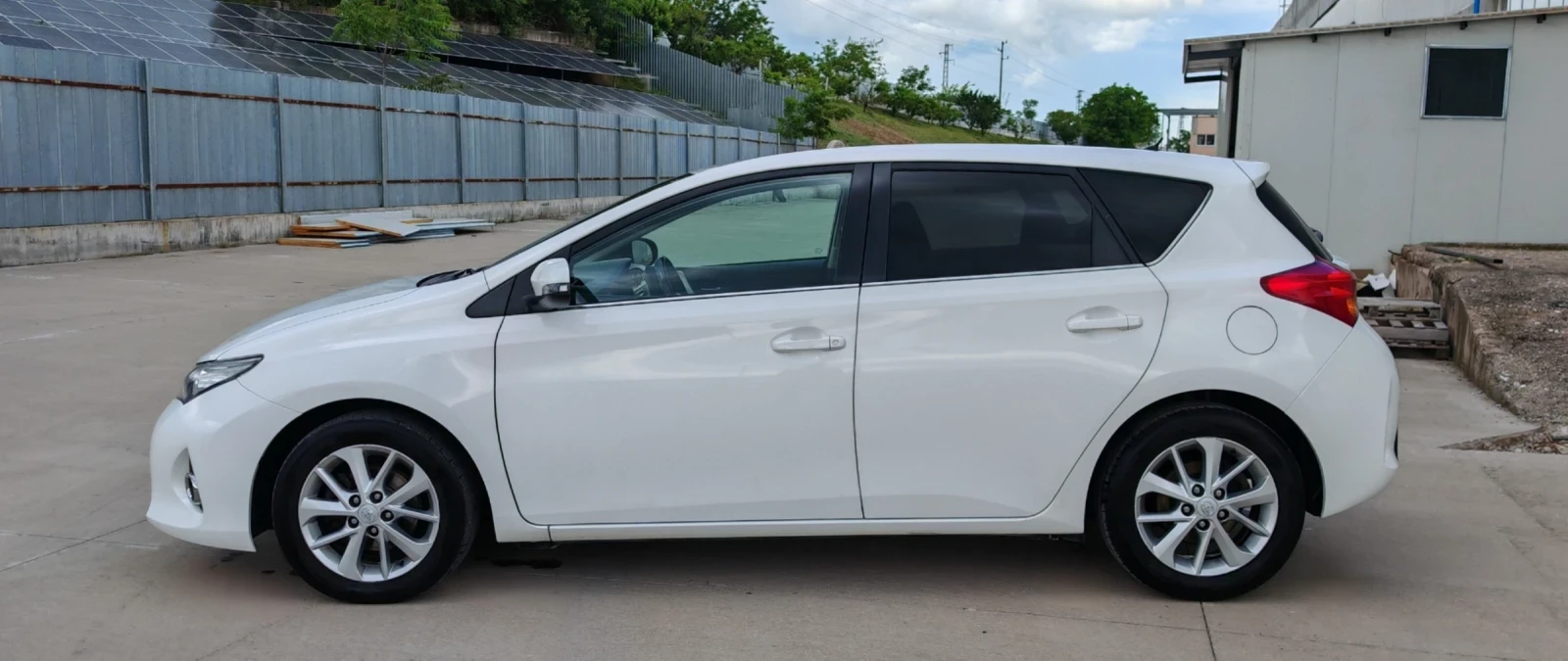 Toyota Auris 1.6VVTi AUTOMATIC* Bi-Xenon* Camera* Navi* USB/AUX, снимка 4 - Автомобили и джипове - 54739925