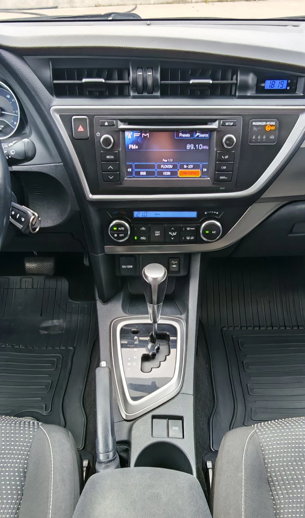 Toyota Auris 1.6VVTi AUTOMATIC* Bi-Xenon* Camera* Navi* USB/AUX, снимка 12 - Автомобили и джипове - 54739925