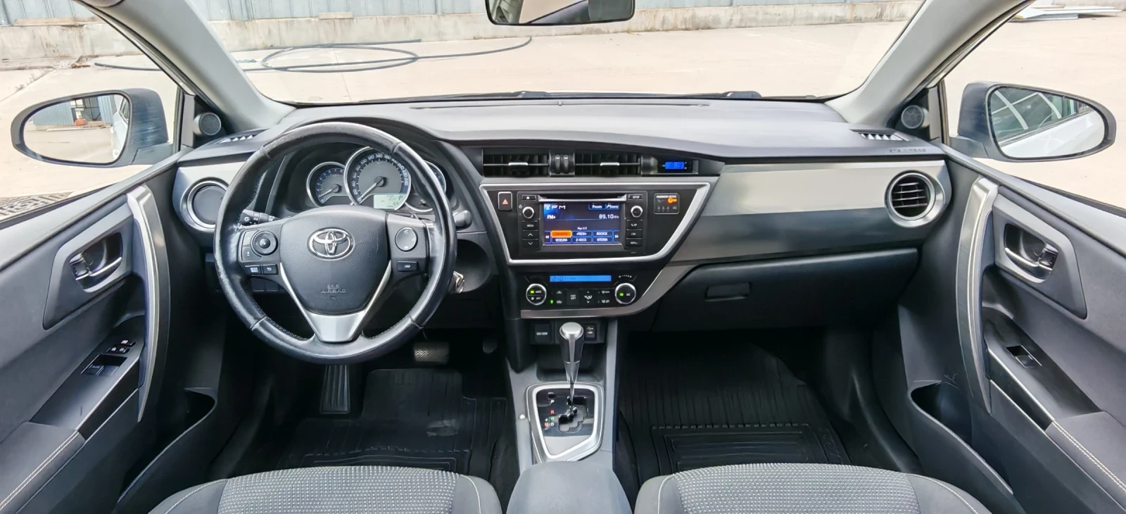 Toyota Auris 1.6VVTi AUTOMATIC* Bi-Xenon* Camera* Navi* USB/AUX, снимка 11 - Автомобили и джипове - 54739925