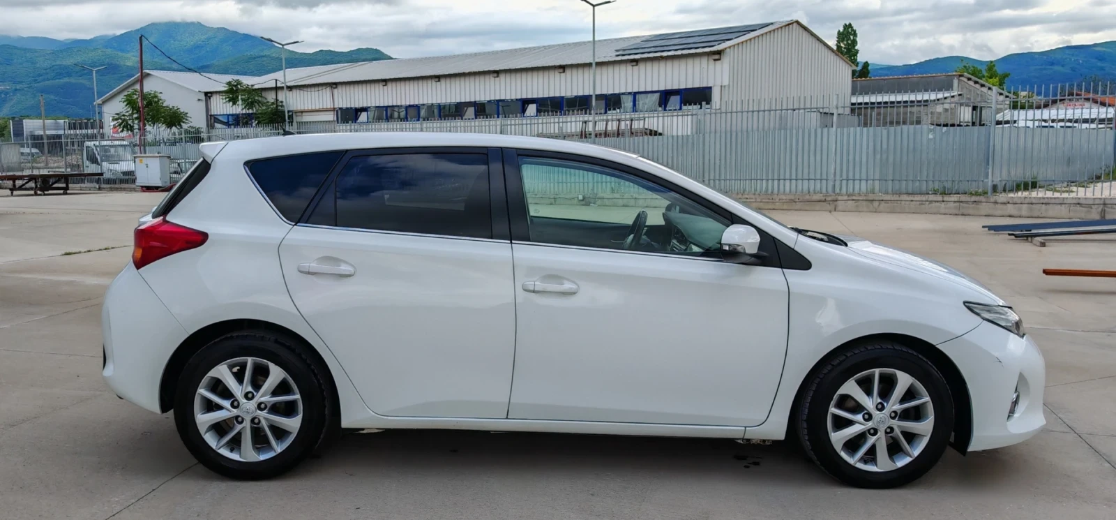 Toyota Auris 1.6VVTi AUTOMATIC* Bi-Xenon* Camera* Navi* USB/AUX, снимка 5 - Автомобили и джипове - 54739925
