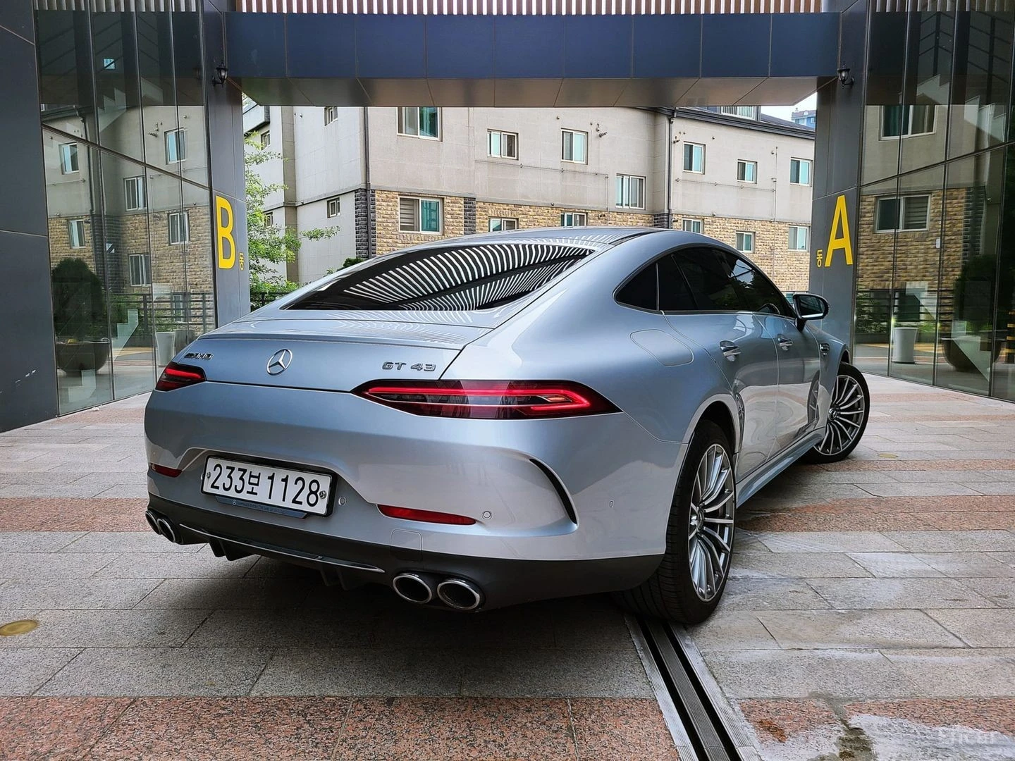 Mercedes-Benz AMG GT 43 4MATIC+ * КРАЙНА ЦЕНА ДО БЪЛГАРИЯ, снимка 2 - Автомобили и джипове - 55594318