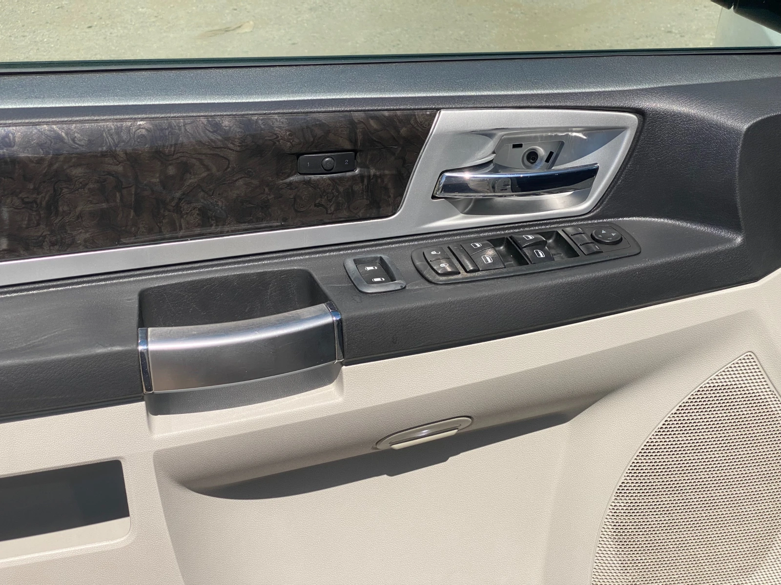 Chrysler Gr.voyager 2.8CRD---Перфектен---, снимка 16 - Автомобили и джипове - 55722657