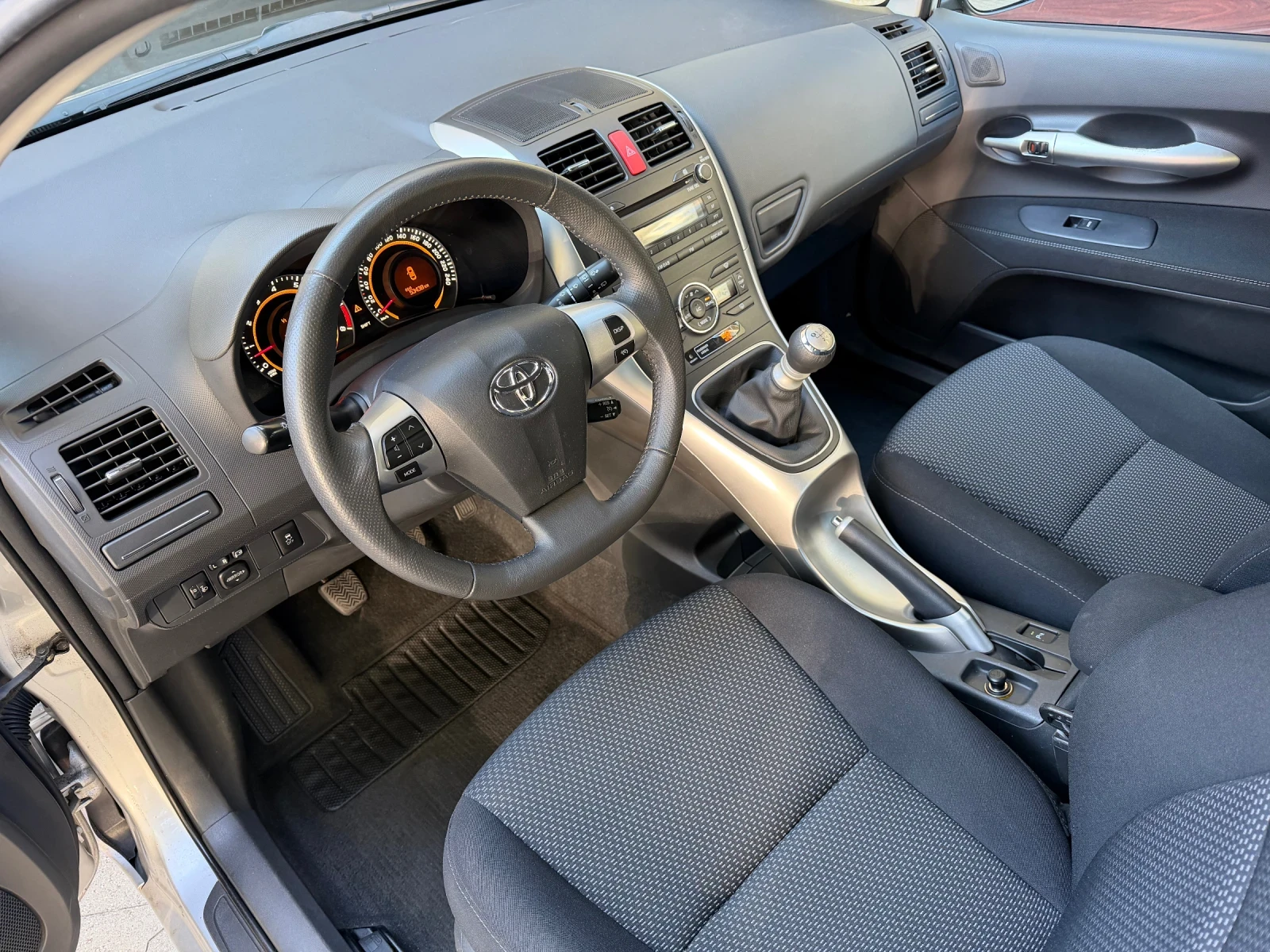 Toyota Auris 1.6vvt-i-132ps-53хил.км!, снимка 8 - Автомобили и джипове - 56121628
