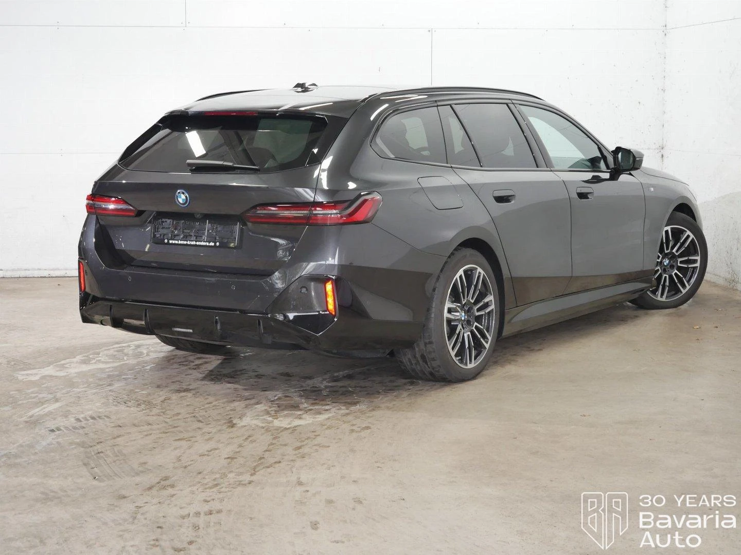 BMW i5 M60 xDrive Touring, снимка 3 - Автомобили и джипове - 56632843