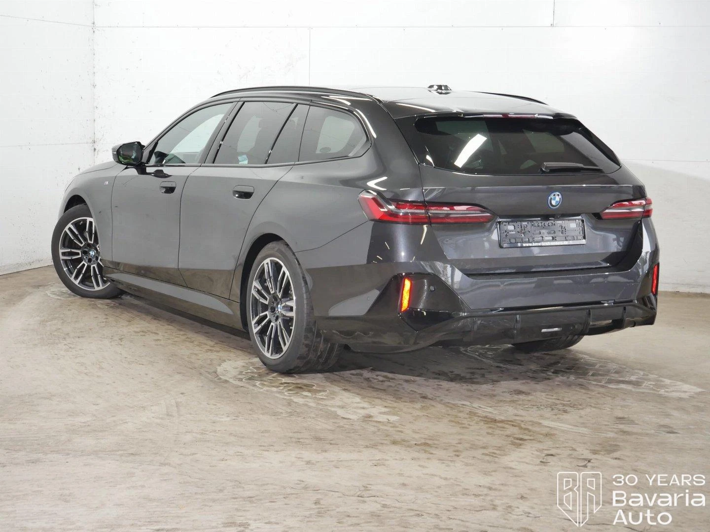 BMW i5 M60 xDrive Touring, снимка 2 - Автомобили и джипове - 56632843