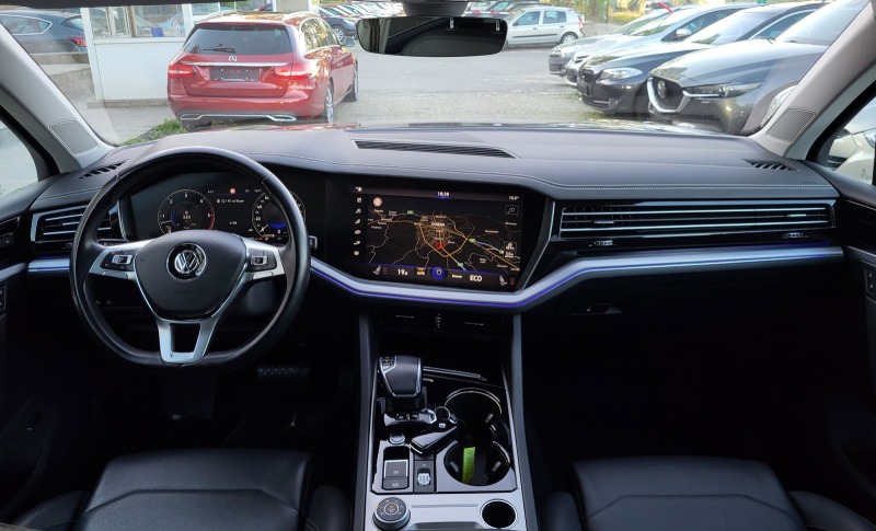 VW Touareg 4Motion V6 TDI 286к.с.Elegance Digital Premium, снимка 11 - Автомобили и джипове - 45516231