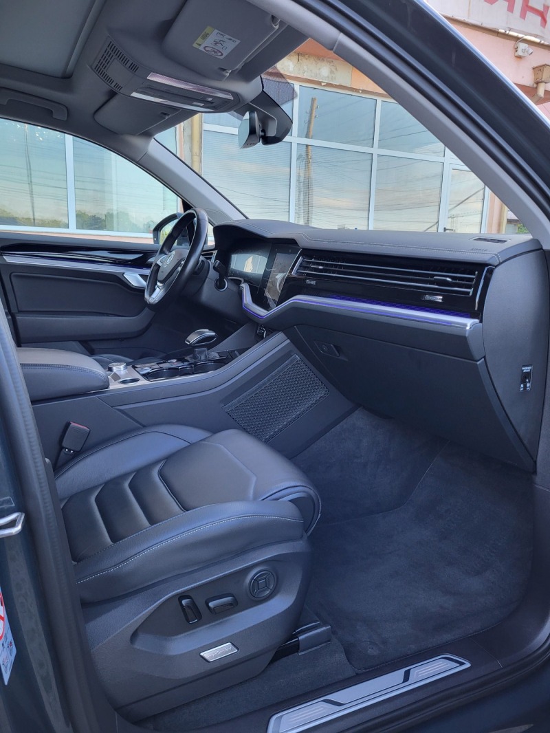VW Touareg 4Motion V6 TDI 286к.с.Elegance Digital Premium, снимка 9 - Автомобили и джипове - 45516231