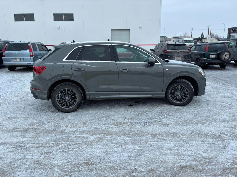 Audi Q3 * CARFAX * БЕЗ ПЪРВОНАЧАЛНА ВНОСКА, снимка 2 - Автомобили и джипове - 52792211