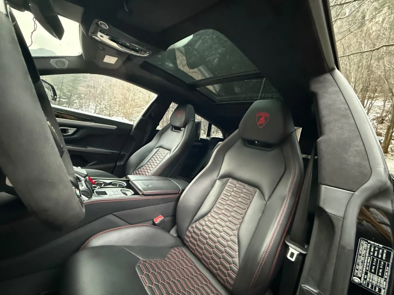 Lamborghini Urus V8* CARBON CERAMIC* AKRAPOVIC* SOFTCL* B&O* HUP* D, снимка 13 - Автомобили и джипове - 53253843