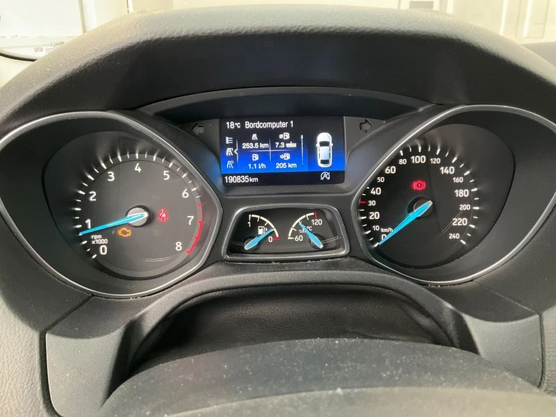 Ford Focus Focus 1.5 EcoBoost Business, снимка 4 - Автомобили и джипове - 55383108