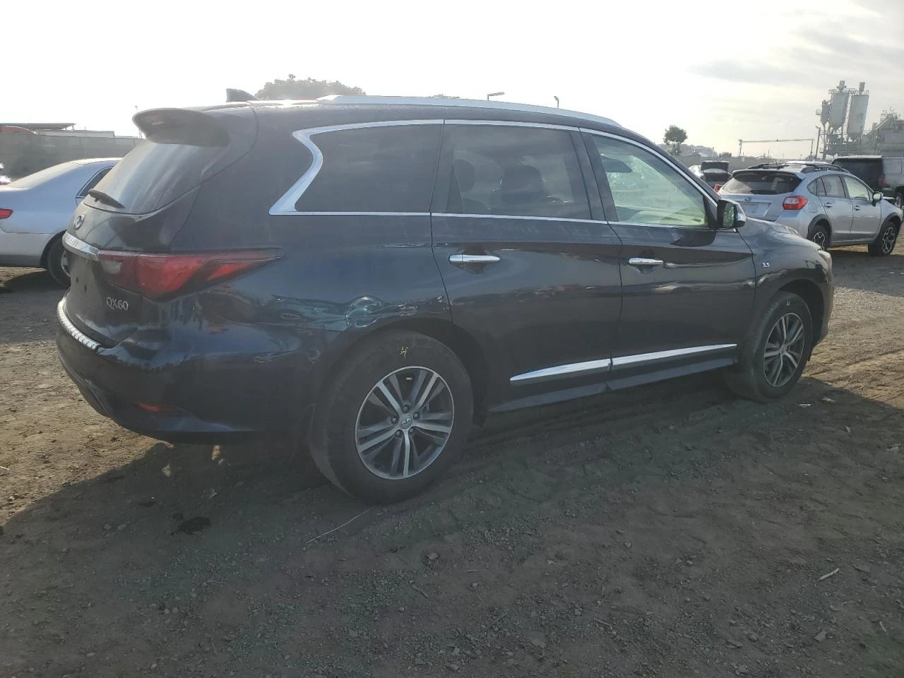 Infiniti QX60 LUXE AWD - изображение 3