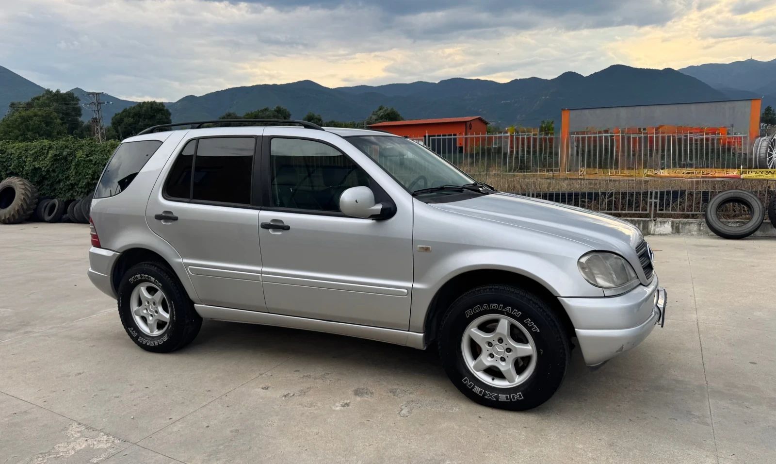 Mercedes-Benz ML 270 Top* Обслужена* , снимка 14 - Автомобили и джипове - 54983973