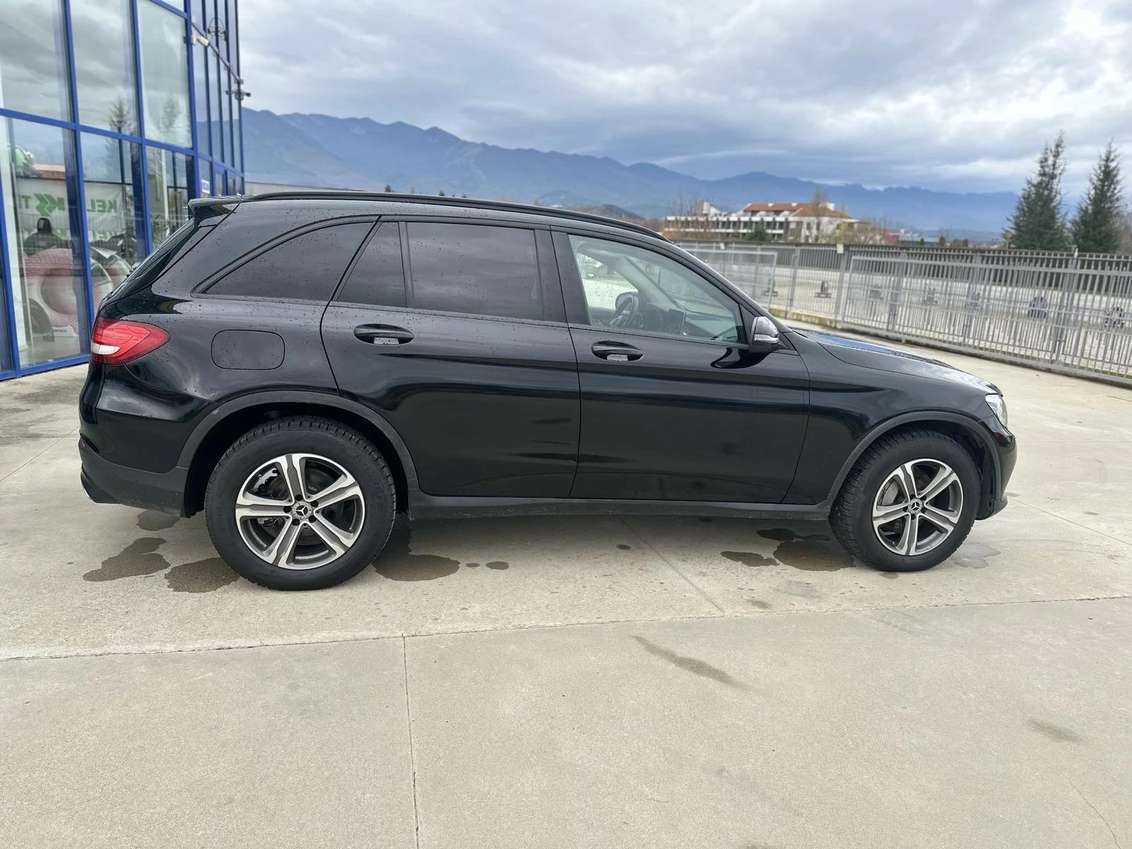 Mercedes-Benz GLC 300 Top* 4Matic* Обслужена*  - изображение 3