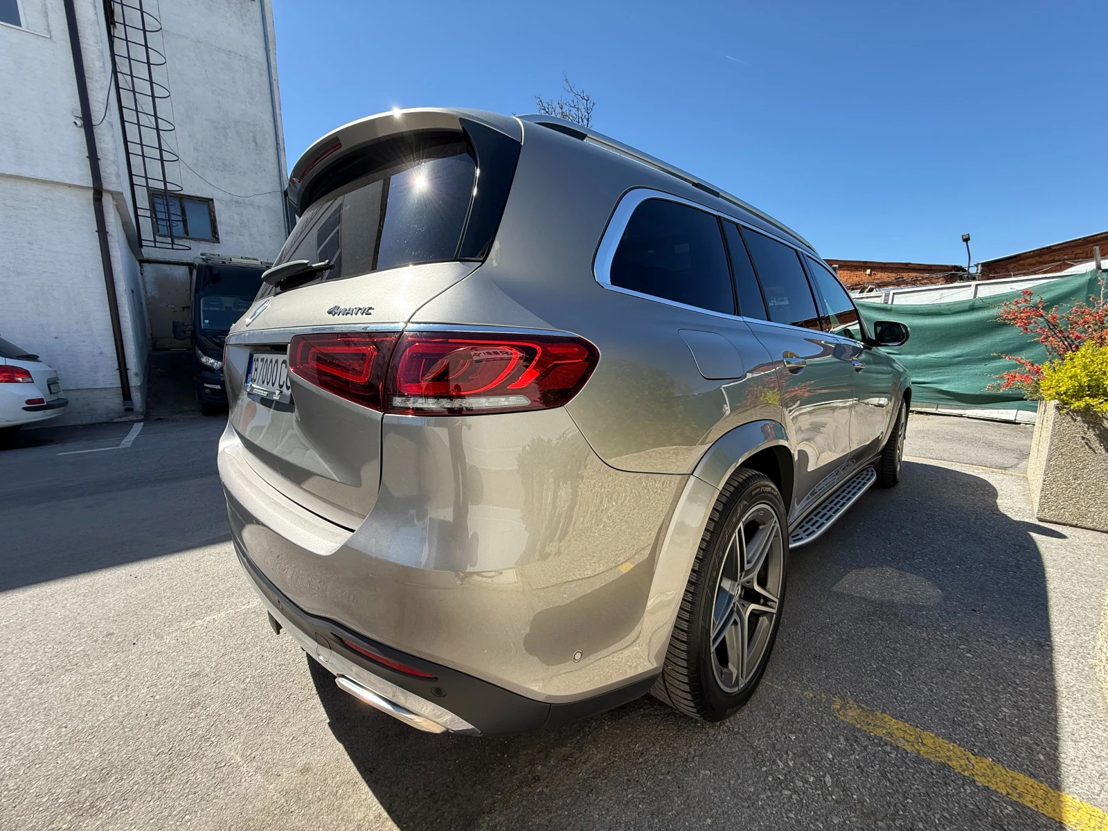 Mercedes-Benz GLS580 N1/EQ/ТЕГЛИЧ/КАСКО/TV/TOP 2 КОМПЛЕКТА ГУМИ, снимка 8 - Автомобили и джипове - 54164351