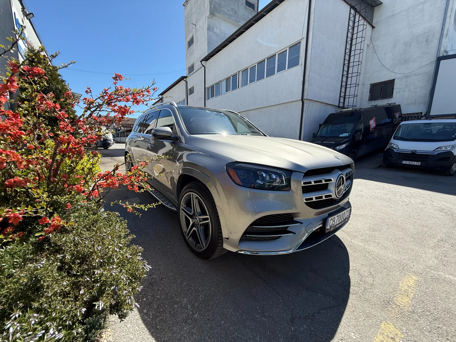 Mercedes-Benz GLS580 N1/EQ/ТЕГЛИЧ/КАСКО/TV/TOP 2 КОМПЛЕКТА ГУМИ, снимка 9 - Автомобили и джипове - 54164351