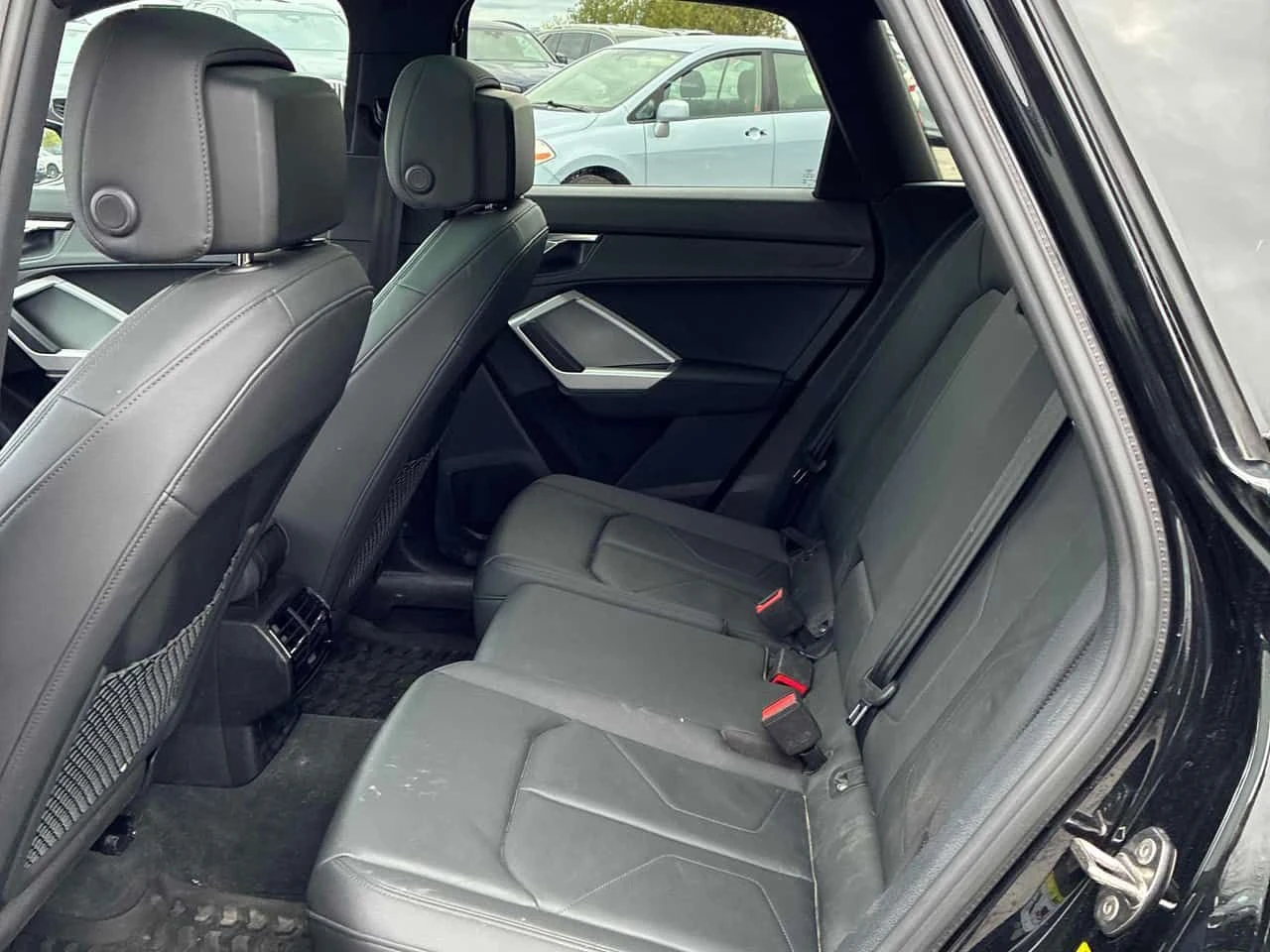 Audi Q3 45 TFSI quattro/ПАНОРАМА/ОТ ПРЕДСТАВИТЕЛСТВО, снимка 13 - Автомобили и джипове - 54572514