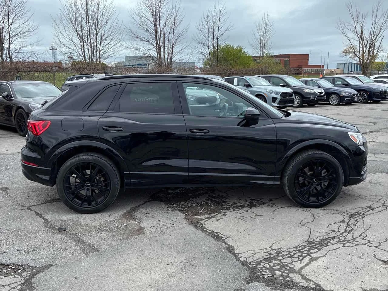 Audi Q3 45 TFSI quattro/ПАНОРАМА/ОТ ПРЕДСТАВИТЕЛСТВО, снимка 4 - Автомобили и джипове - 54572514