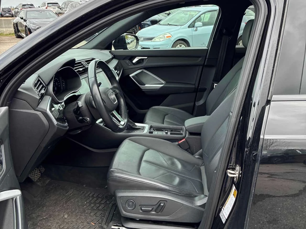 Audi Q3 45 TFSI quattro/ПАНОРАМА/ОТ ПРЕДСТАВИТЕЛСТВО, снимка 10 - Автомобили и джипове - 54572514