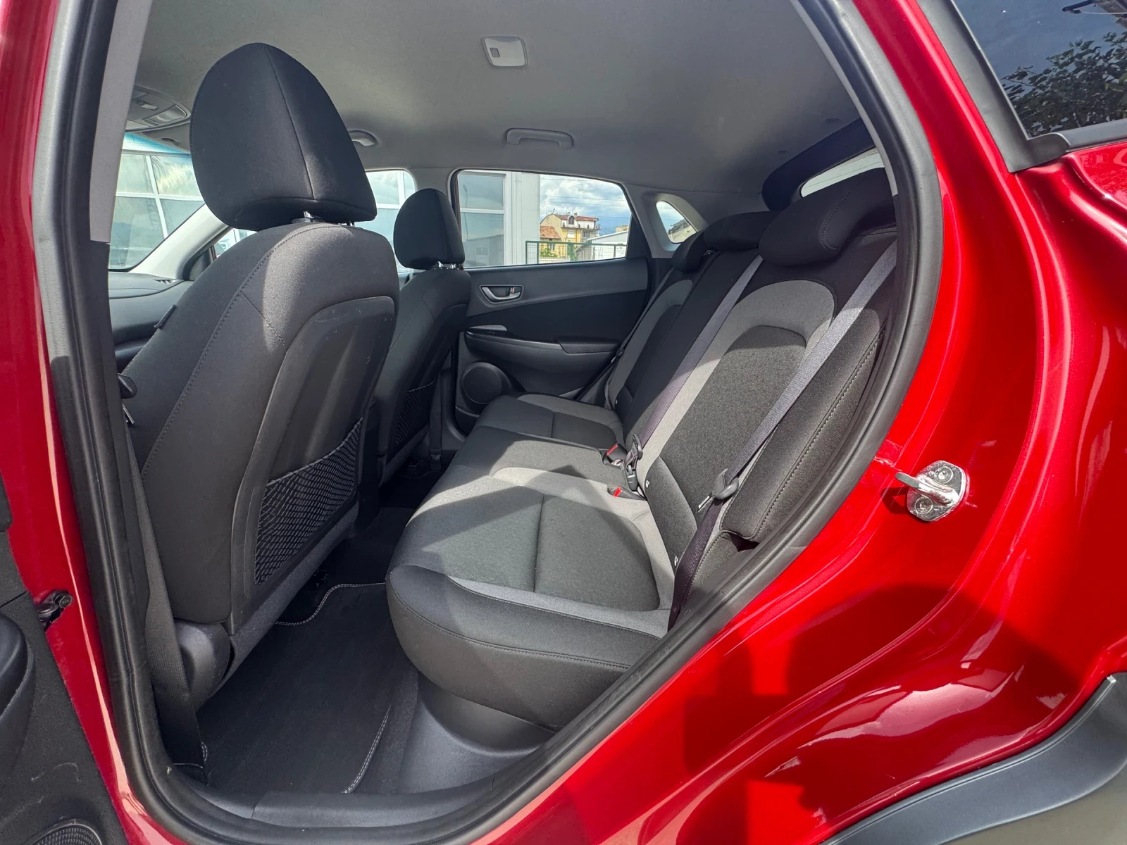 Hyundai Kona 1.6CRDI Автоматик камера  Key less , снимка 9 - Автомобили и джипове - 54855245