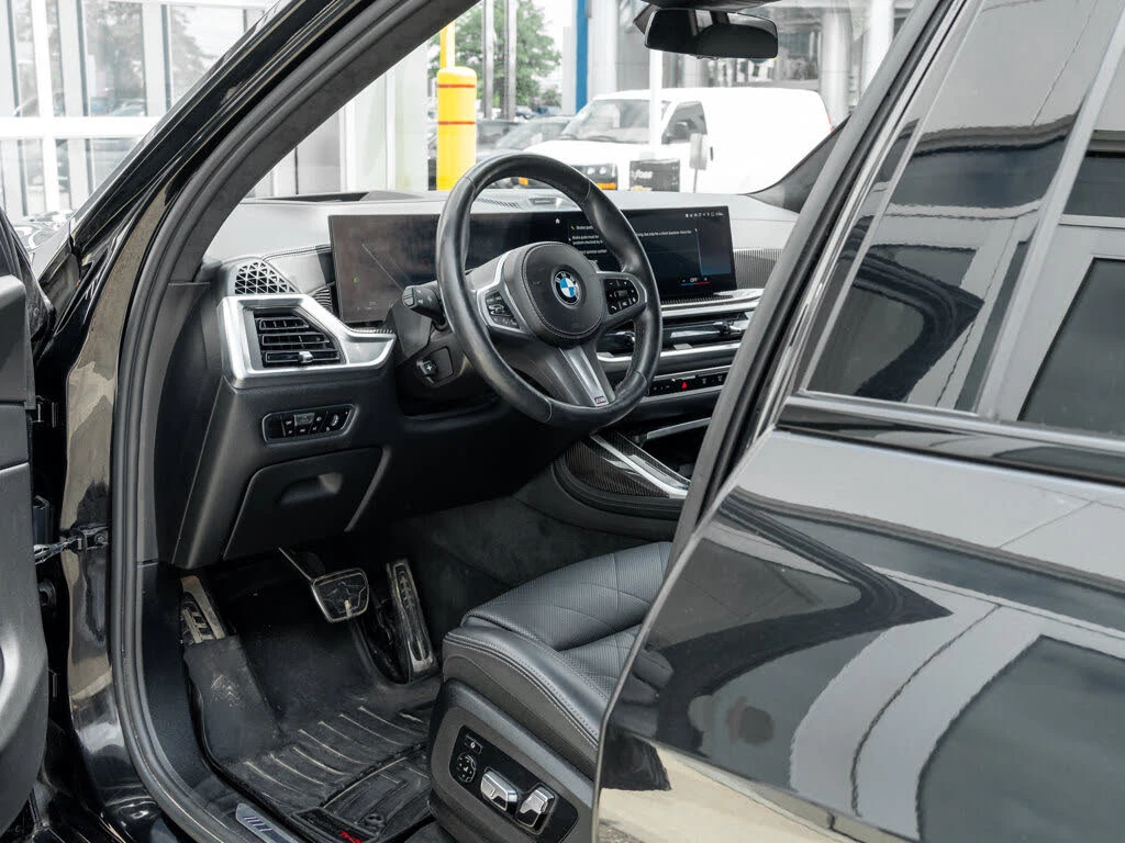 BMW X7 40i* M-SPORT* BOWERS & WILKINS* CARBON* 360 CAM, снимка 8 - Автомобили и джипове - 55085486