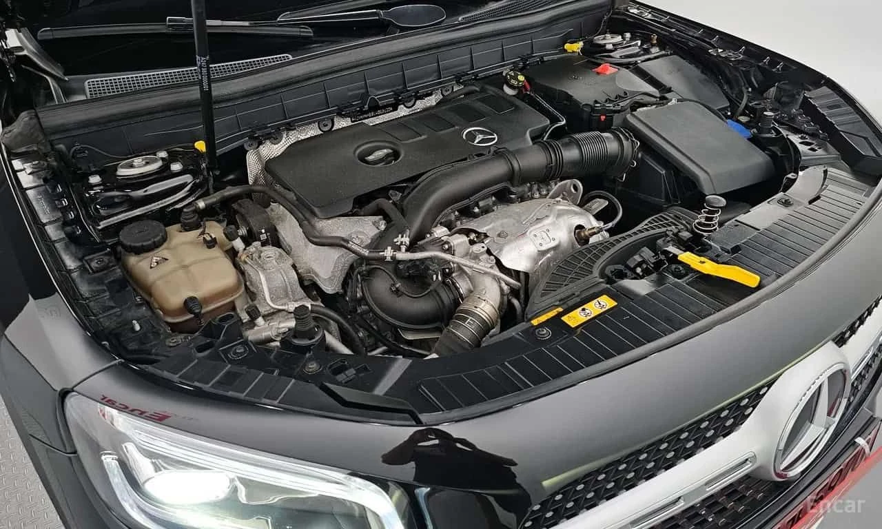 Mercedes-Benz GLB 250 GLB250 4MATIC/ФИНАНСИРАНЕ/АМГ ПАКЕТ, снимка 6 - Автомобили и джипове - 55565860
