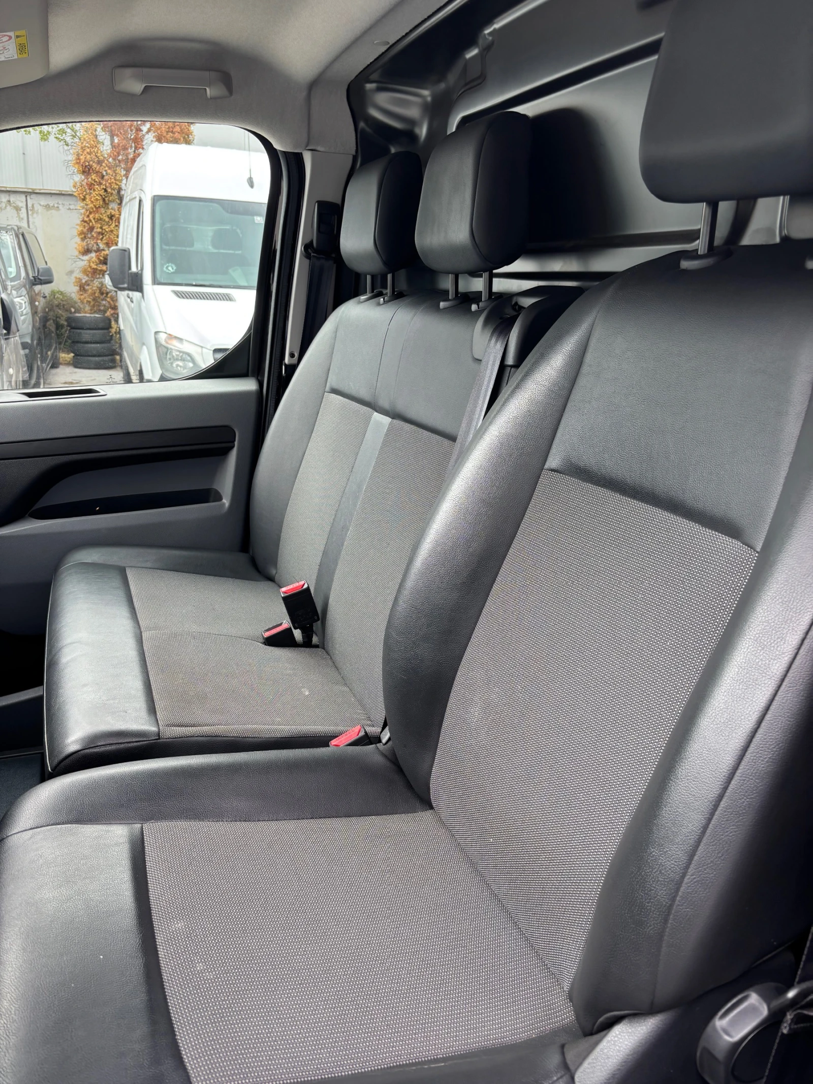 Toyota Proace 118000km, снимка 15 - Бусове и автобуси - 54579137