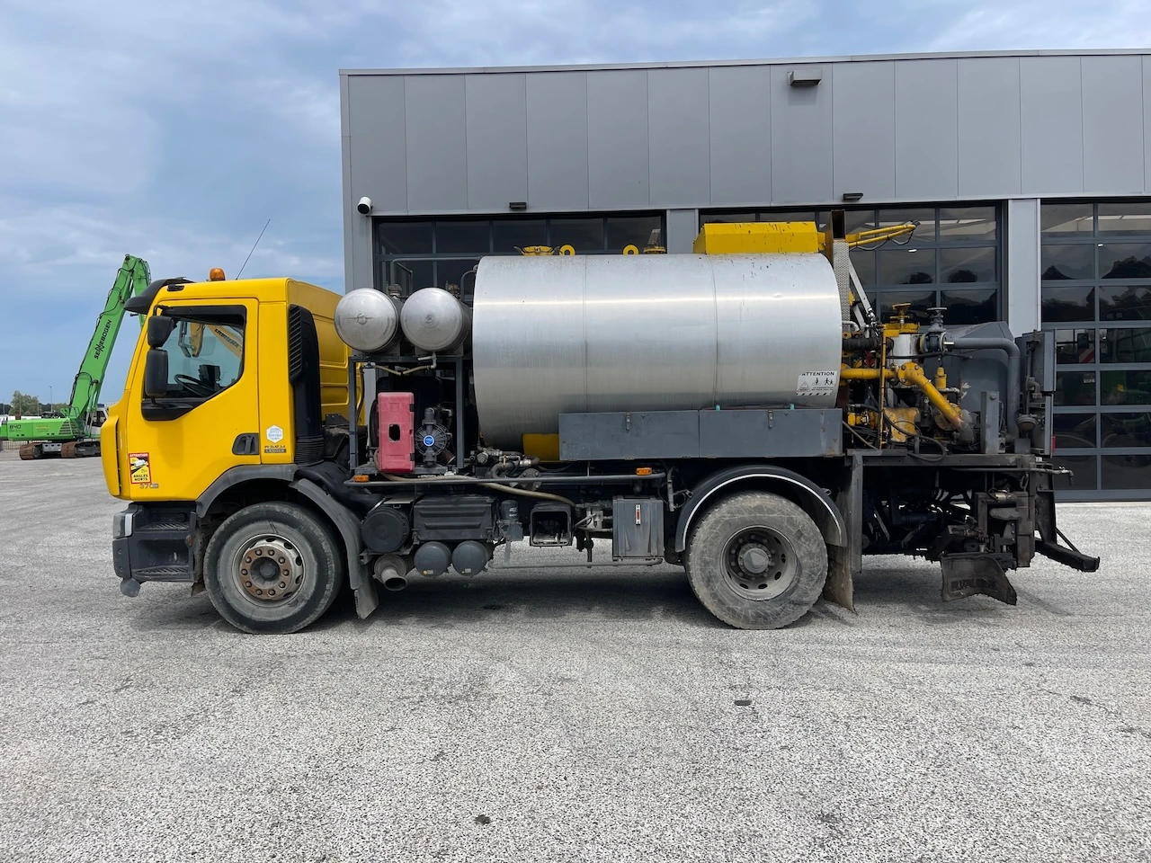 Машини за асфалт Renault Premium Bitumen Sprayer Acmar 7500 - изображение 2