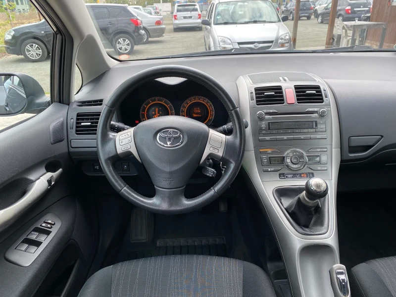 Toyota Auris 1.6, снимка 8 - Автомобили и джипове - 47212454