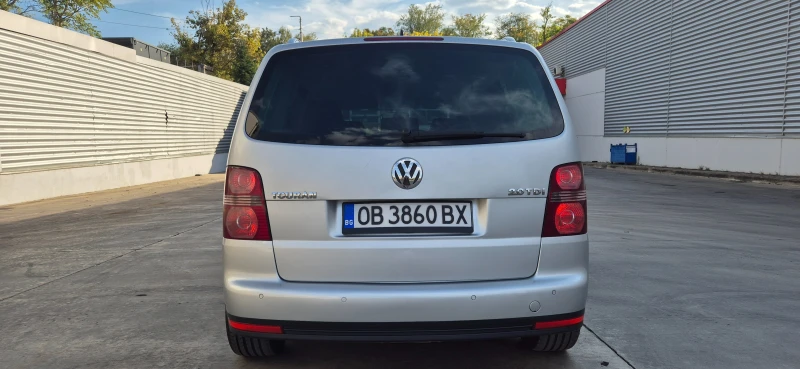 VW Touran 2.0TDI 140к.с Highline, снимка 6 - Автомобили и джипове - 47344991